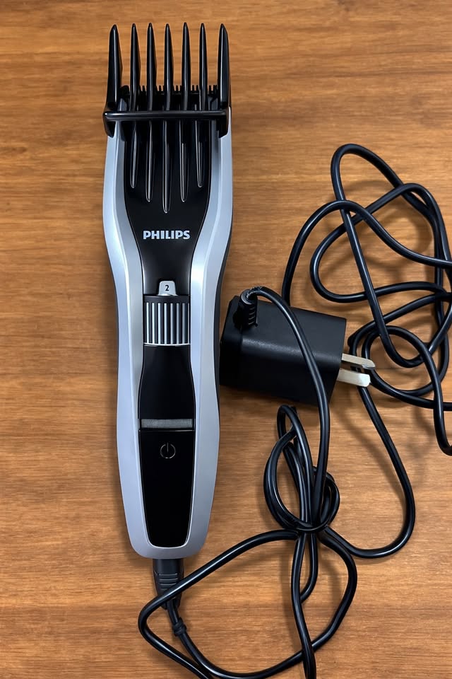 Máquina Cortadora de Pelo Philips con Peine Regulable