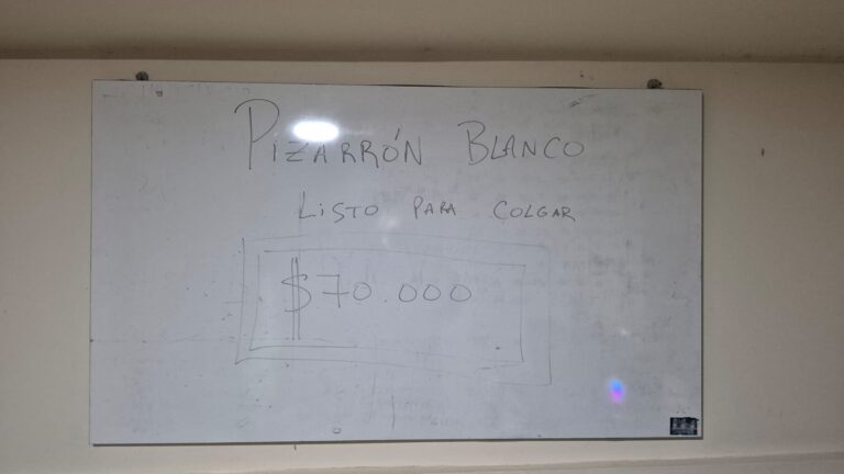 Pizarrón Blanco Reforzado Grande – Rígido y Listo para Colgar